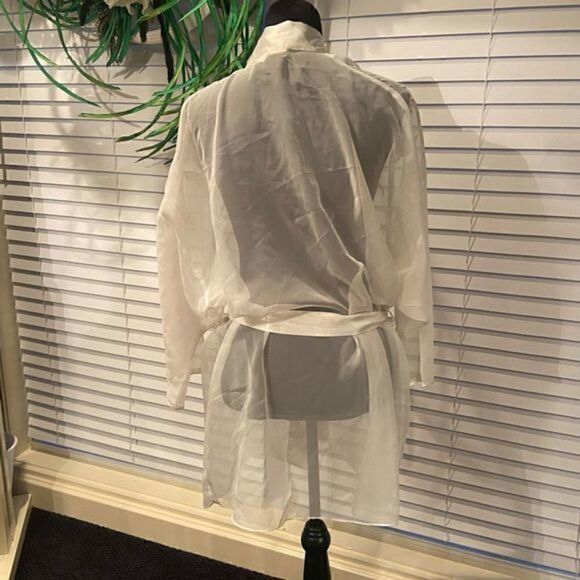 𝅺victoria’s secret sheer robe‎ color is white size medium great condition - Picture 5 of 7